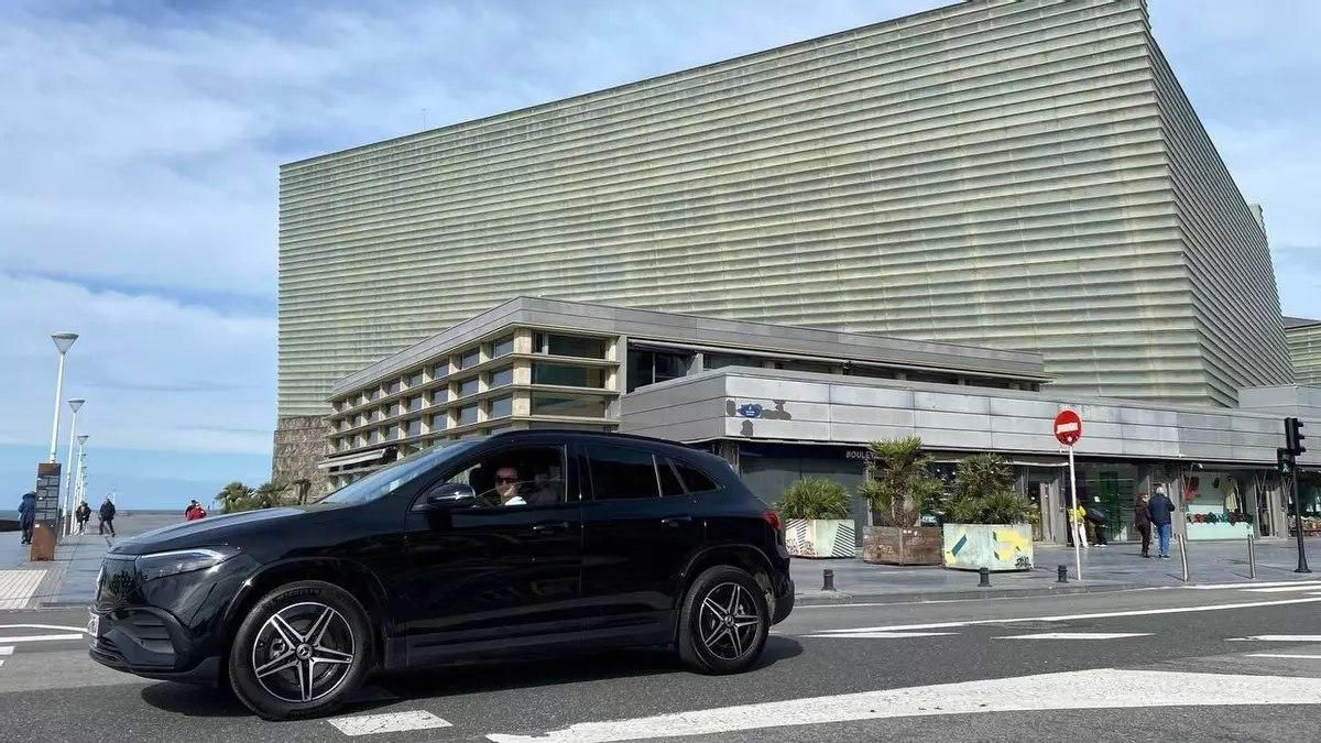 Las instituciones intentan acotar el servicio urbano de Uber y Cabify en Bilbao y Donostia con sanciones