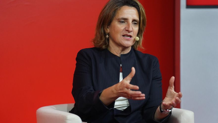 Archivo - La vicepresidenta tercera del Gobierno y ministra para la Transición Ecológica y el Reto Demográfico, Teresa Ribera, durante un encuentro con el Secretario General del PSE-EE y candidato a lehendakari.