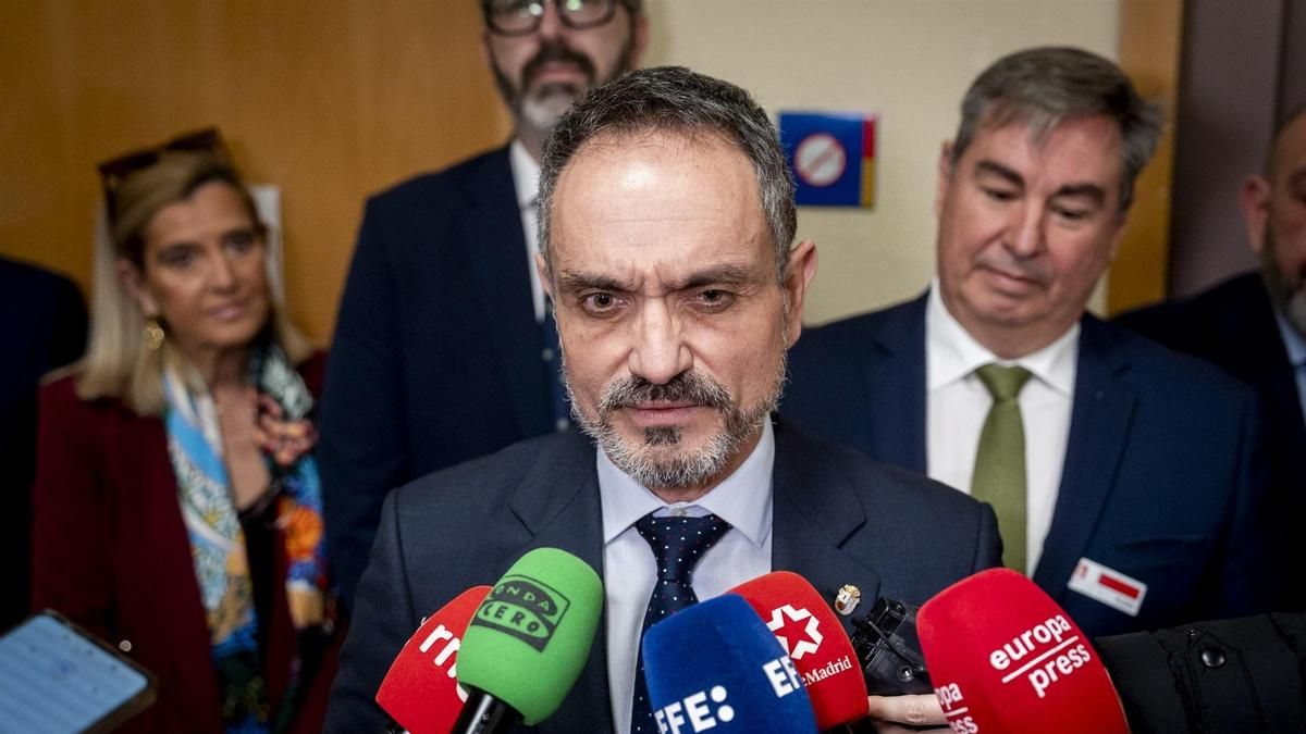 La jueza imputa al alcalde de Móstoles acusado de acoso sexual y laboral a una exconcejala