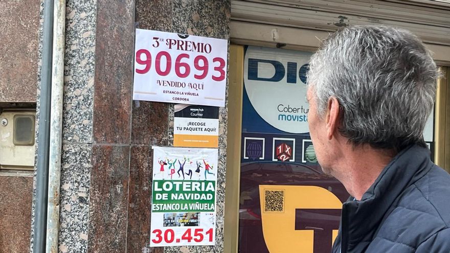 El estanco de la Viñuela ha vendido el tercer premio de la Lotería de Navidad