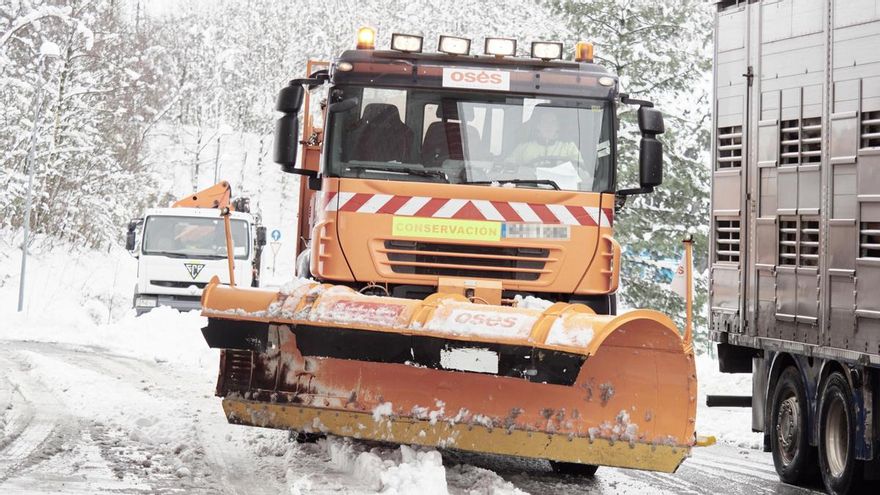 Archivo - Imagen de archivo de una máquina quitanieves.