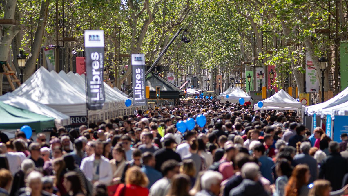 Barcelona celebra su primer Sant Jordi sin la Rambla y con un sector de la rosa "ahogado por el intrusismo"