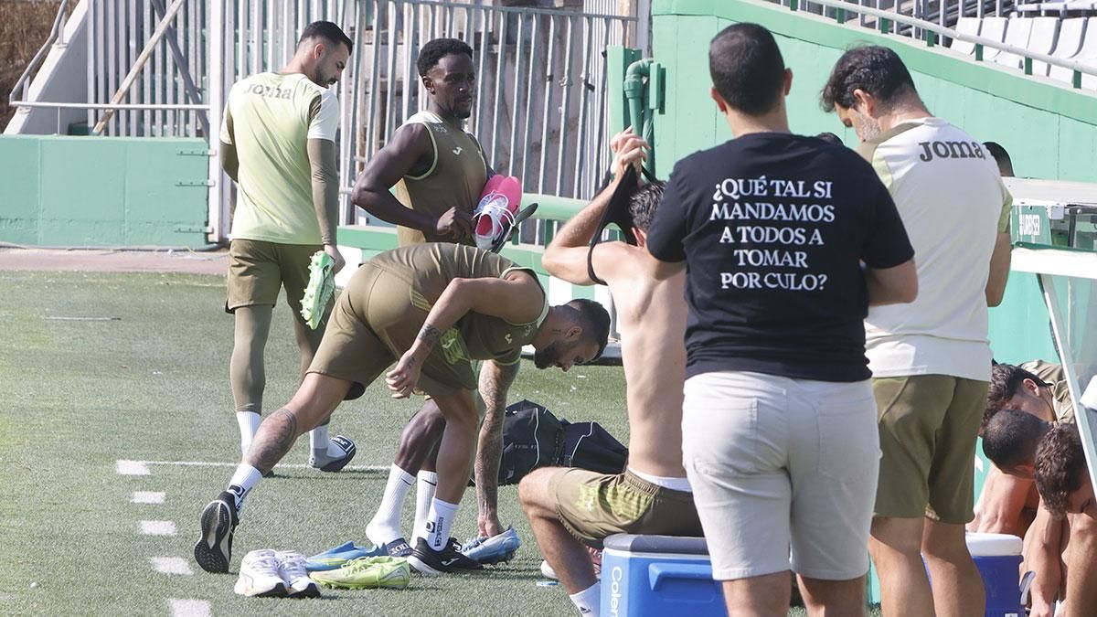 Entrenamiento del Córdoba a puerta abierta para la afición