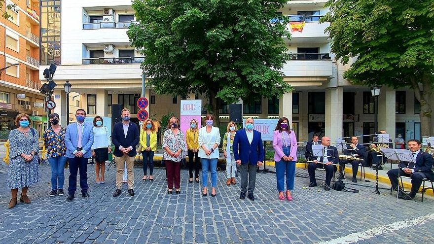 La presentación del calendario de Amac ha reunido a representantes de todos los partidos políticos