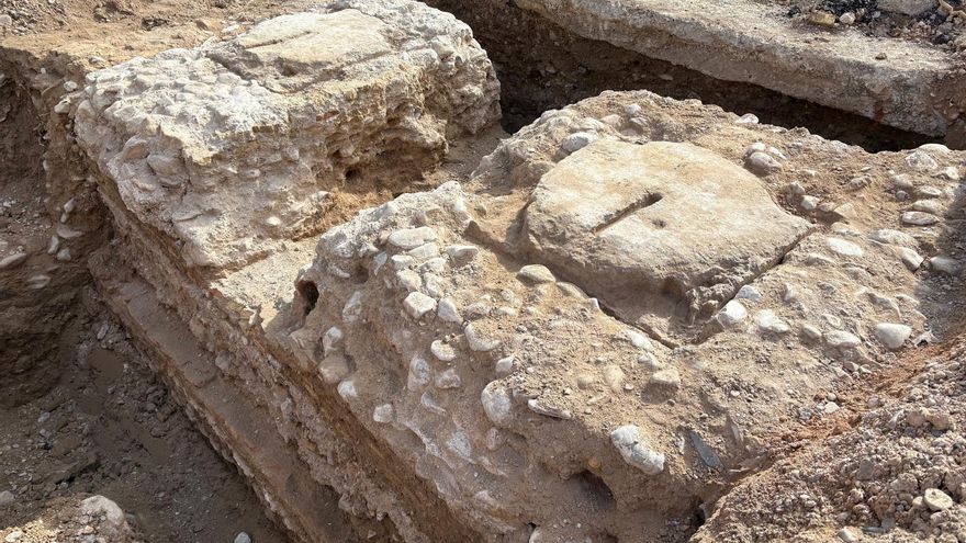 La reforma de la plaza San Miguel de Zaragoza descubre restos de la muralla y de un acceso histórico a la ciudad