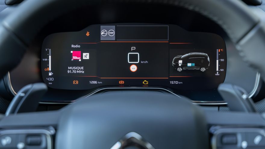 El cuadro de instrumentos incluye un monitor de la acción de la batería.