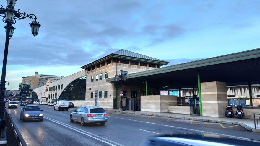 Un juzgado de Oviedo condena a dos hombres que insultaron y escupieron a una mujer por ser negra