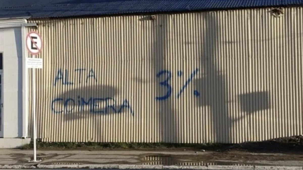 Pintada contra Karina Milei en Tierra del Fuego