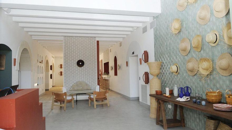 Interior del hotel de agroturismo de lujo ubicado en Llucalari.