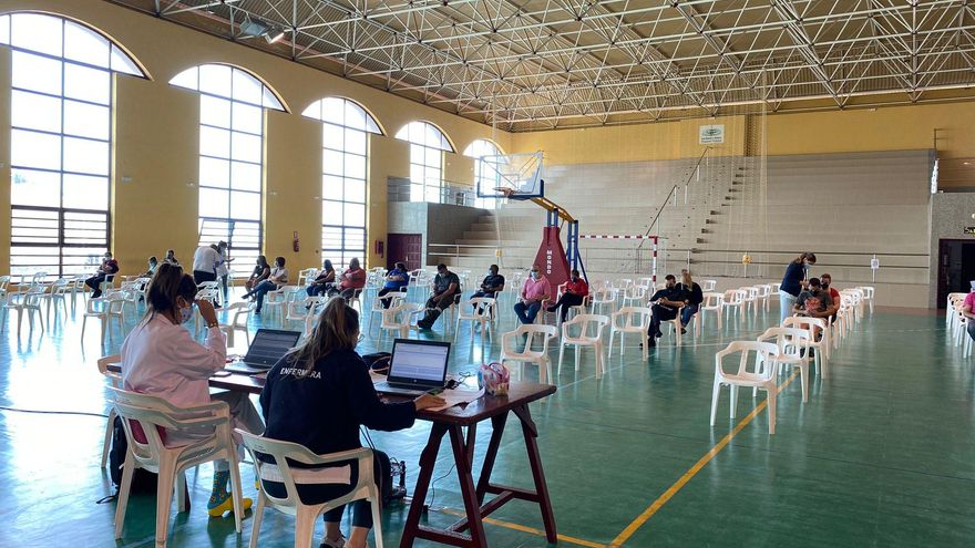 Casi el 40% de la población diana de Canarias ha comenzado ya su proceso de inmunización frente a la COVID-19