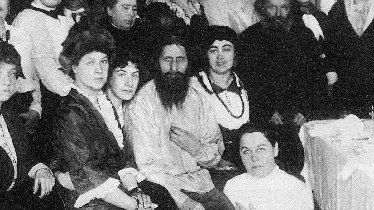 La madre del zar creyó durante 38 años que un campesino mataría a su hijo y Rasputin apareció para comenzar una guerra familiar