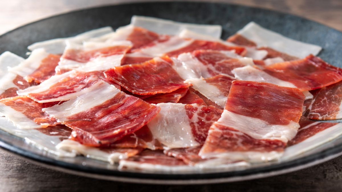 Por dónde empezar a cortar una pata de jamón, cómo conservarlo y el truco para consumirlo fresco durante meses