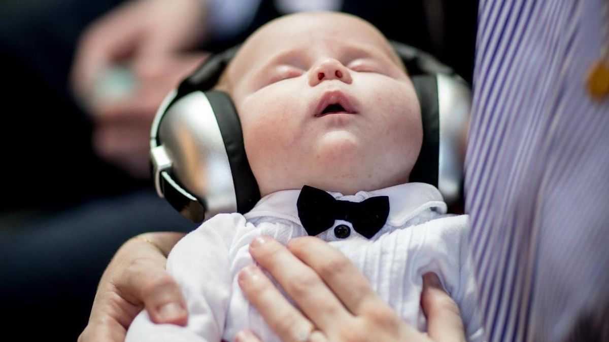 ¿Qué protección auditiva deben llevar los bebés?
