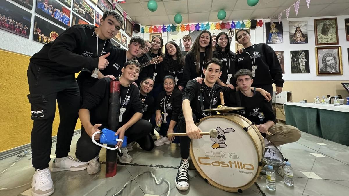 Componentes de 'La Banda Calavera' tras un ensayo