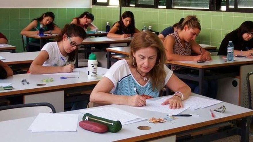 Profesores interinos en Madrid: retrasos en el alta en la Seguridad Social y la nómina de septiembre sin cobrar
