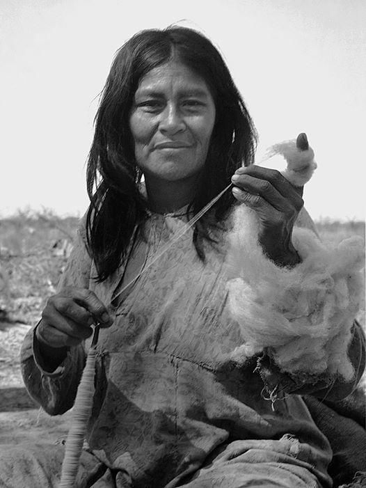 GS, Mujer hilando, Gran Chaco (1964)