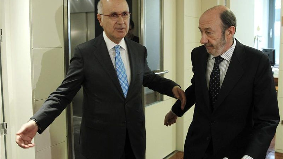 CiU y PNV se suman al acuerdo pactado por Rajoy y Rubalcaba