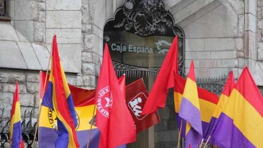 Manifestación por la III República León Gran Vía de San Marcos