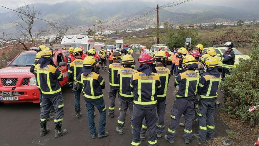Bomberos de Gran Canaria, desplegados en La Palma por la erupción del volcán en Cumbre Vieja