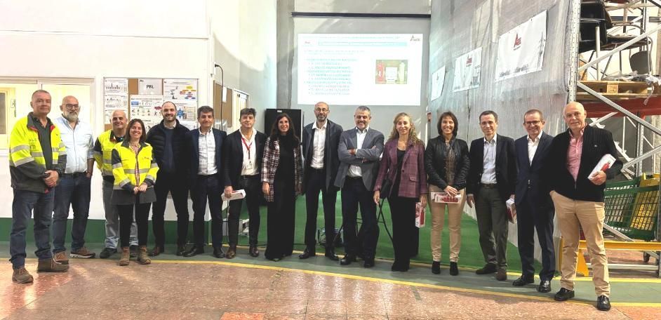 Los responsables de Redes de Endesa, durante su visita a la sede de AMETEL.