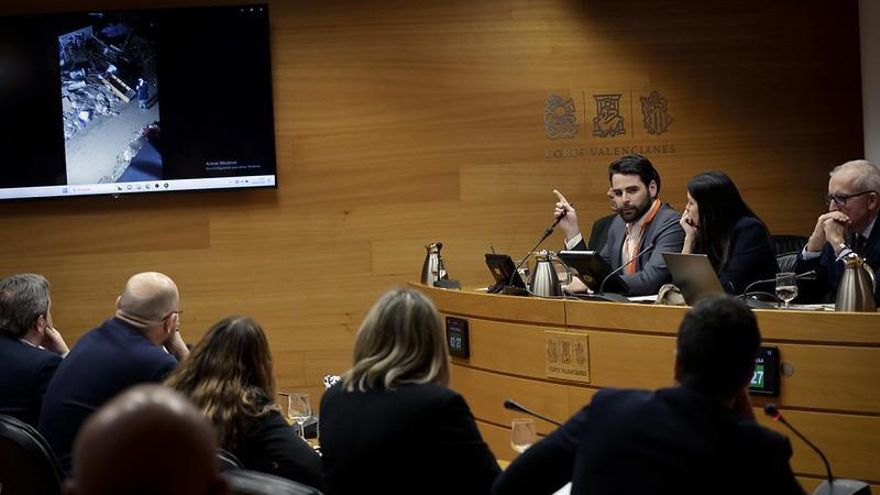El youtuber conspiranoico Rubén Gisbert lleva a las Corts de la mano de PP y Vox su cruzada contra la jueza de la dana