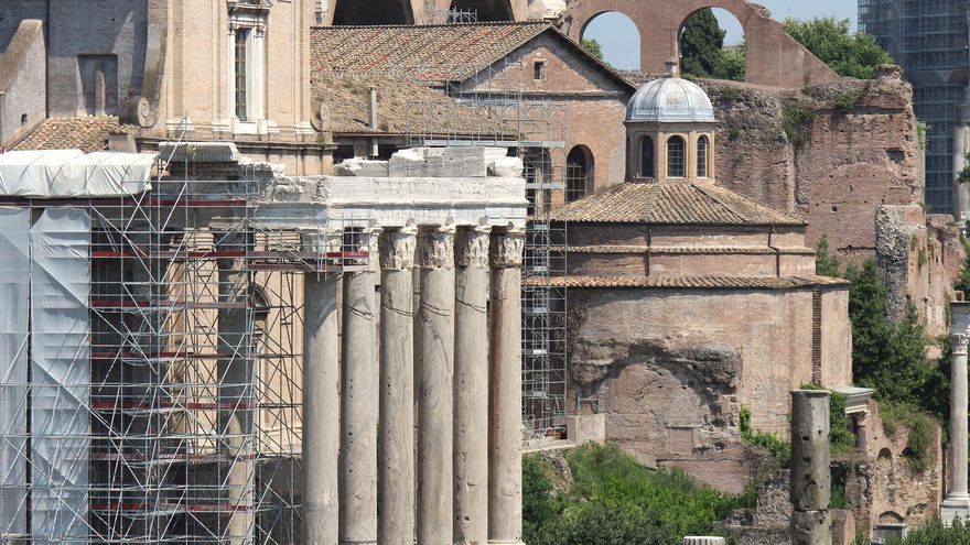 Acumulación de arte en la Via Sacra.