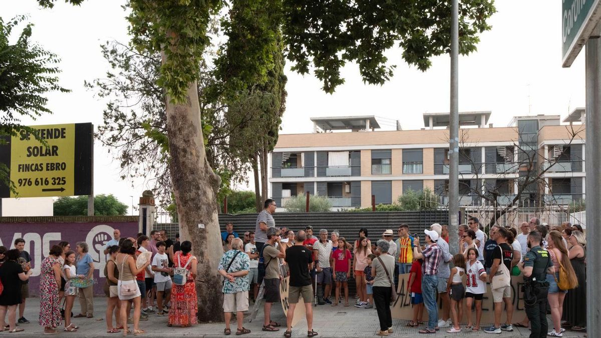 Protesta vecinal para tratar de parar la tala del plátano en Alagón a mediados de mes.