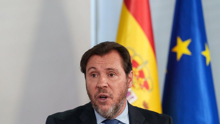 El ministro de Transportes y Movilidad Sostenible, Óscar Puente, durante la rueda de prensa