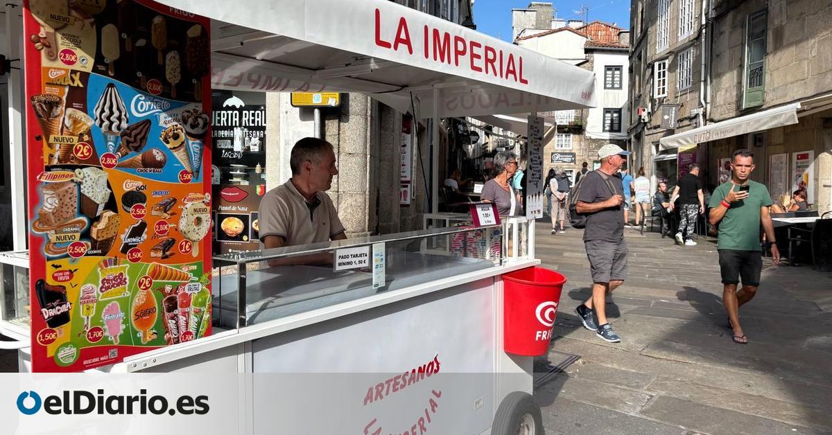 El verano se prolonga hasta octubre en Santiago de Compostela: Manuel sigue vendiendo helados en tiempo de castañas