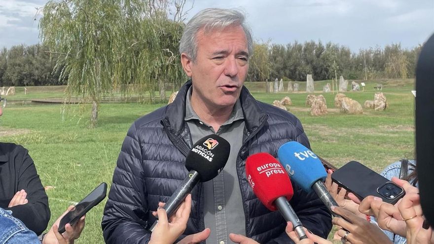 Azcón alimenta el bulo del fraude el 29-N: "A mis hijos les he sacado billete para que voten en Zaragoza"