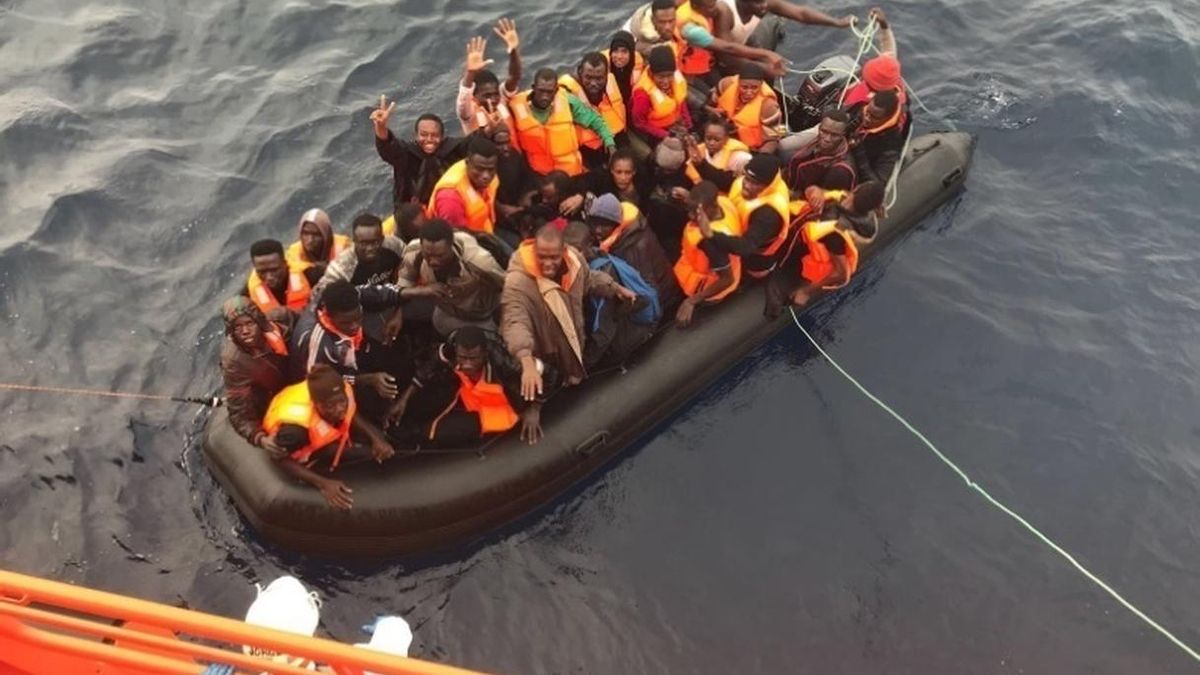 Trasladadas a las costas andaluzas casi 300 personas rescatadas de al menos diez pateras desde el viernes