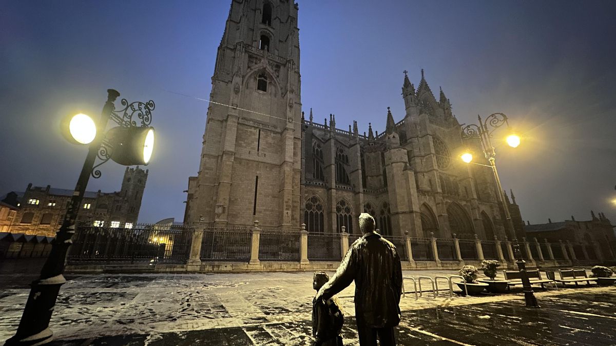 Postales de León nevado: las imágenes que deja la primera nevada del año en la capital