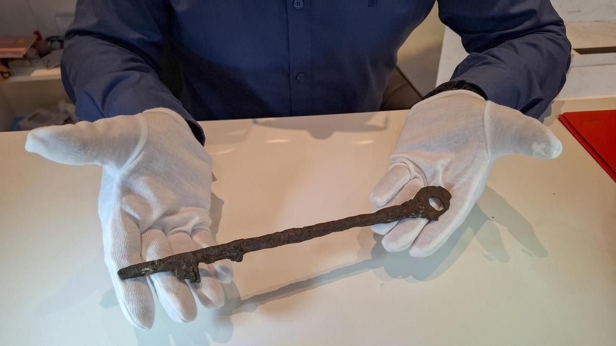 Un perito descubre en un rastro de Málaga una llave que podría ser nazarí y pertenecer a la Alhambra