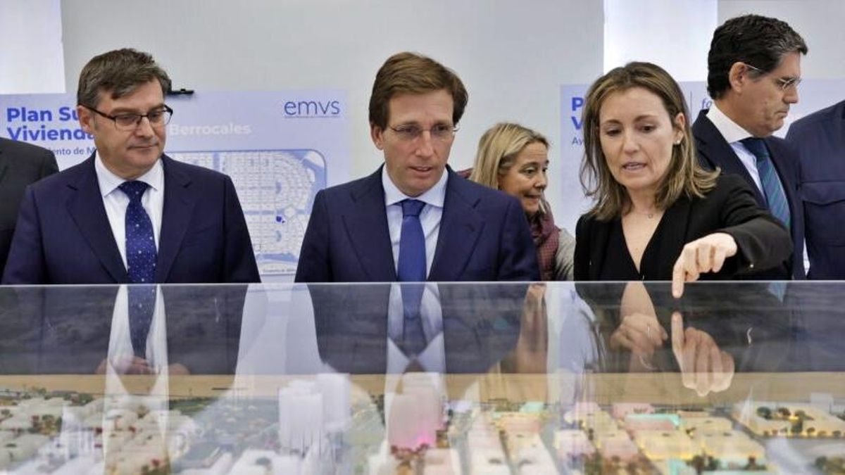 Almeida ahonda en la brecha de género del callejero de Madrid: 18 hombres y solo tres mujeres para los nuevos viales