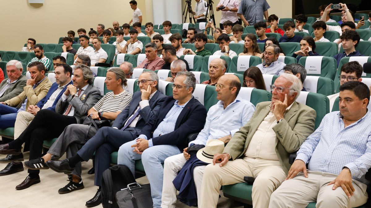 Mesa abierta a la afición con Javier Tebas y Antonio Fernández Monterrubio