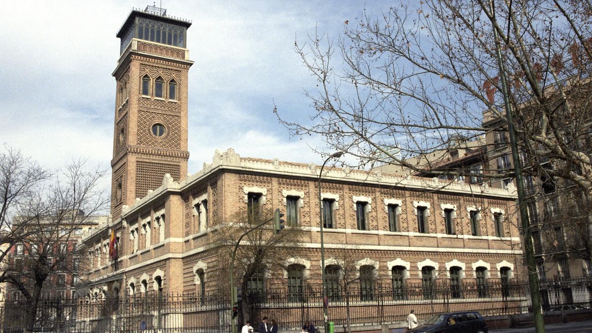 Almeida confirma el desahucio de Casa Árabe tras el diálogo con Albares, aunque deja abierto a que se quede en Madrid