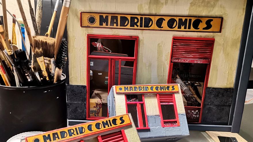 La biblioteca liliputiense que conserva Madrid Comics y otros comercios históricos de la capital