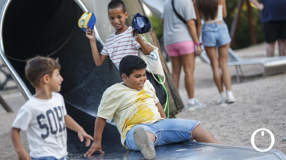 Niños saharauis del programa 'Vacaciones en paz' visitan la Ciudad de los Niños.