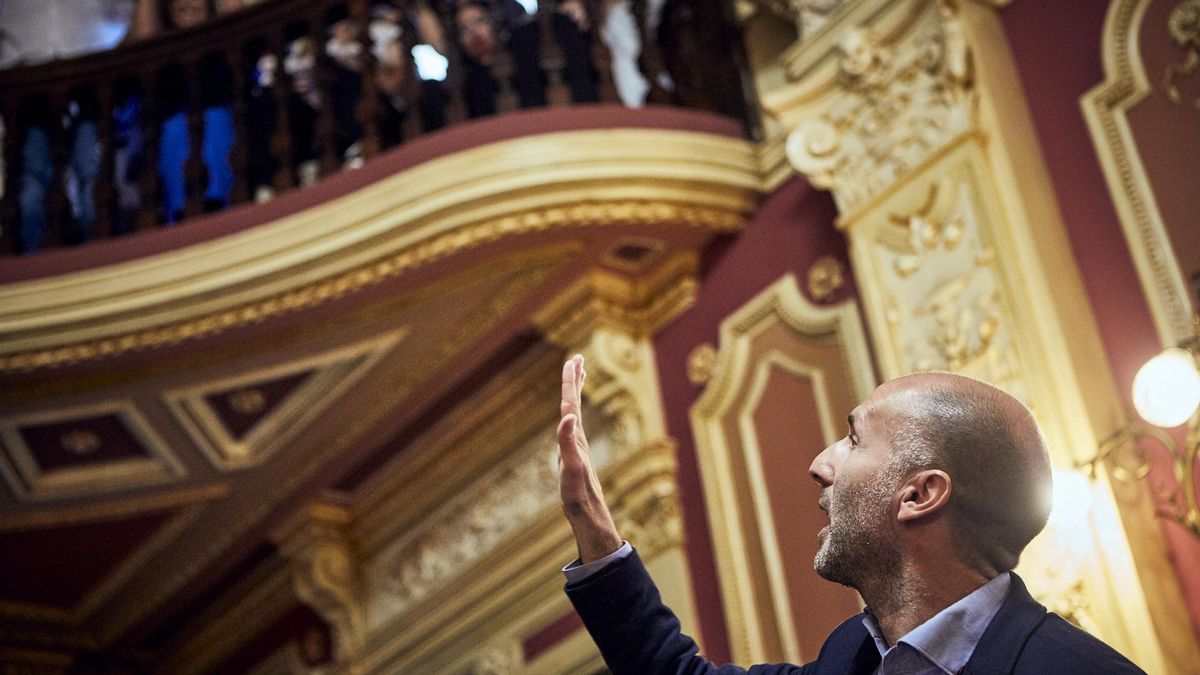 El alcalde de Ourense, a lo Timothée Chalamet tras asistir a su primera ópera: "Yo a esto no vuelvo"