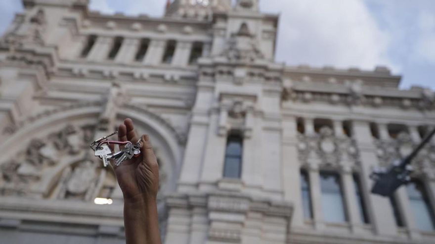Cacerolada celebrada este jueves frente al Ayuntamiento de Madrid.