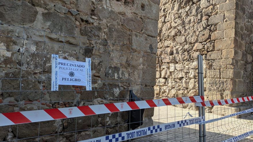 Precintan una torre de la muralla de Talavera de la Reina: hay otra apuntalada "sin solución a la vista"