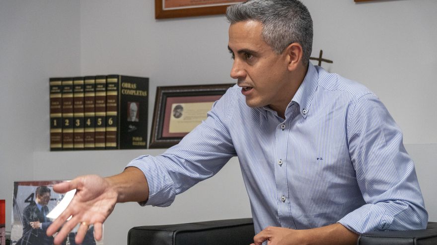 Pablo Zuloaga (PSOE), durante la entrevista con elDiario.es Cantabria.