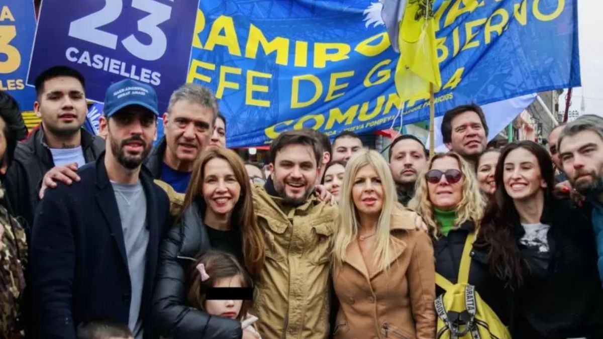 Postal de campaña de Pilar Ramírez junto a Ramiro Marra, candidato a jefe de gobierno de La Libertad Avanza en 2023.