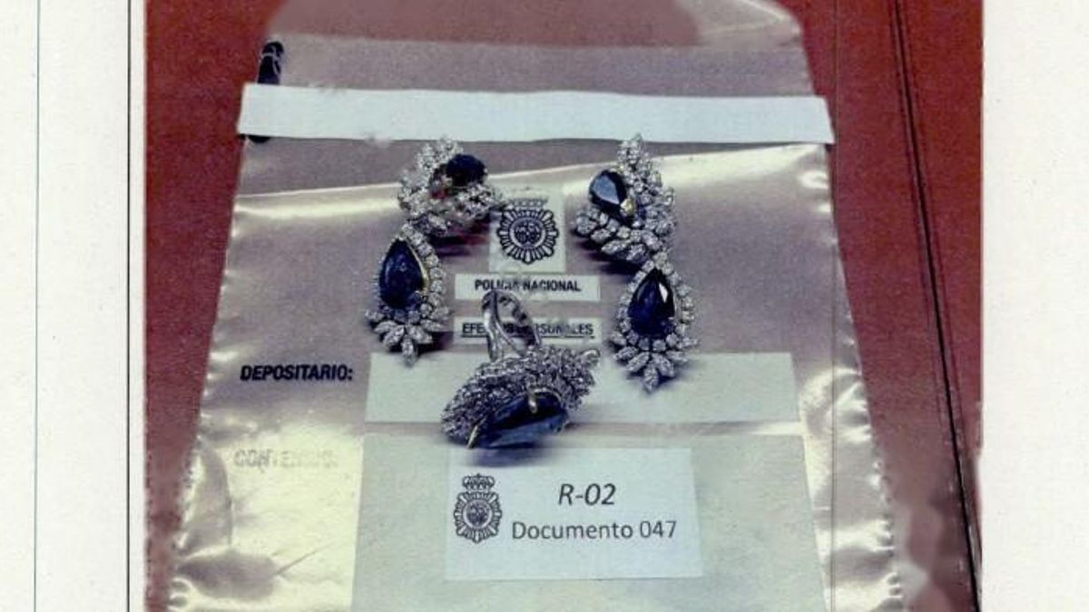 La Policía encontró en el despacho de Zapatero joyas y relojes que el expresidente atribuye a herencias y regalos de viajes