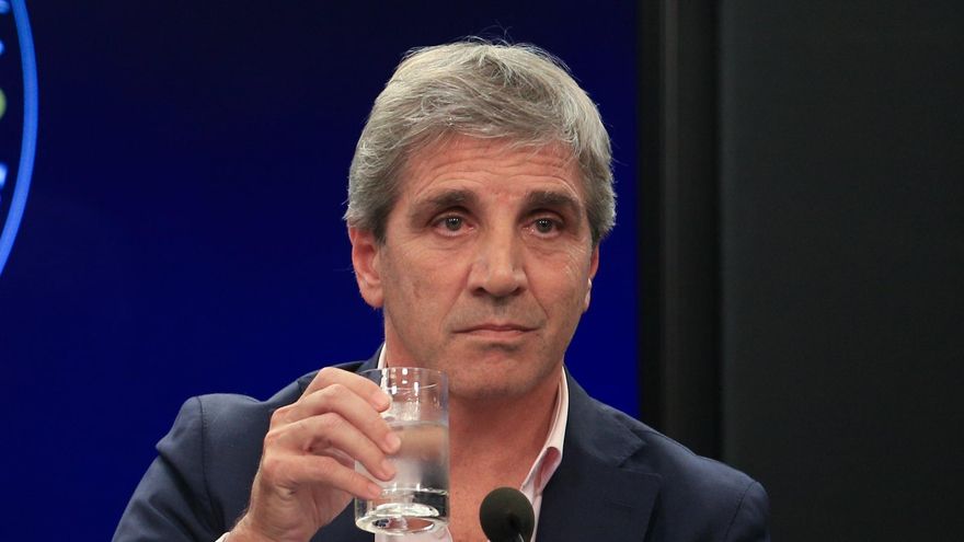 Caputo amenazó con “recortes inmediatos” a las provincias si no le aprueban sus medidas y Pichetto le pidió que “deje de apretar”