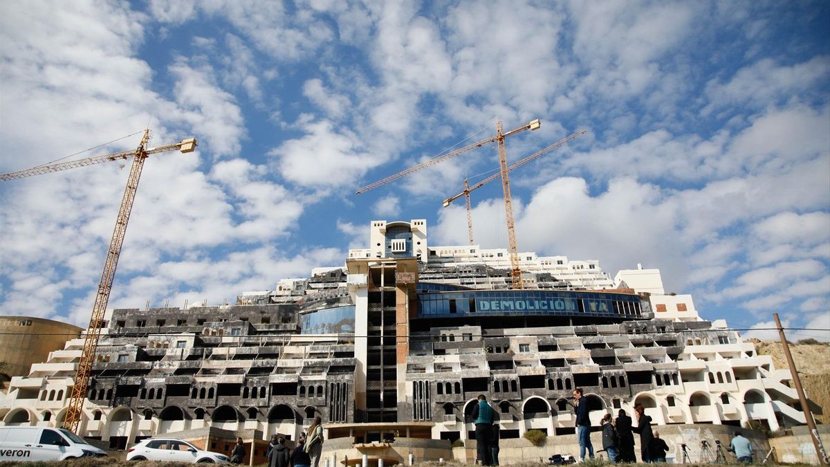 El proceso para derribar el Algarrobico lleva años dilatándose.