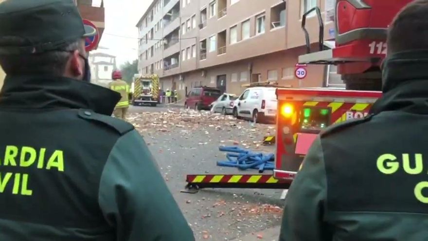 Fuerte explosión en un ático de Lardero: el herido más grave ha sido trasladado al Hospital de Cruces