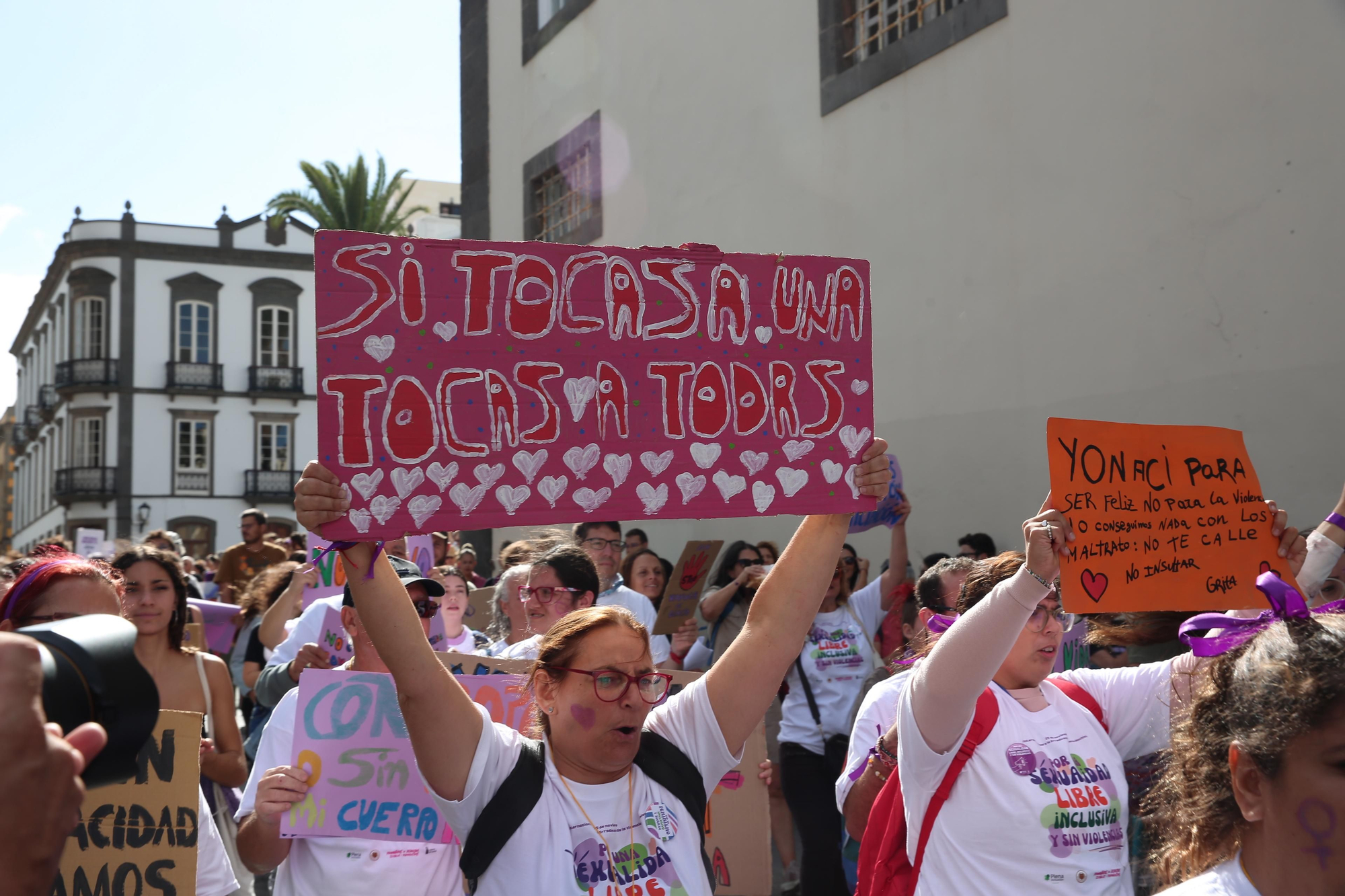Así se vivió en Gran Canaria la manifestación por el 25N, Día contra la Violencia Machista