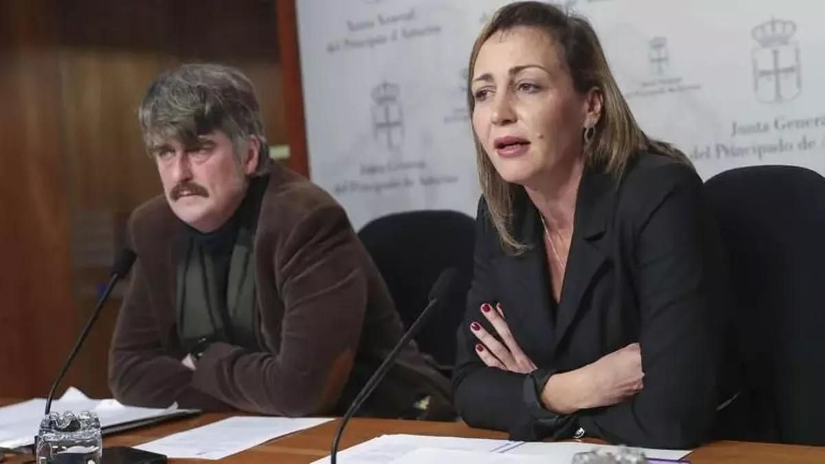 Los diputados Xabel Vegas y Delia Campomanes, representantes de IU-Convocatoria por Asturies en la comisión de investigación.