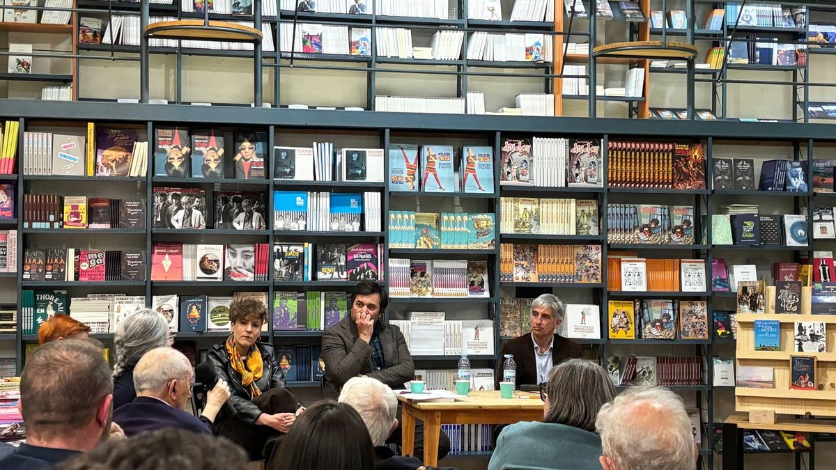Virginia Hernández, Javier Campelo y Enrique Berzal, en la librería Maxtor-La Sombra de Caín, durante la presentación del libro.